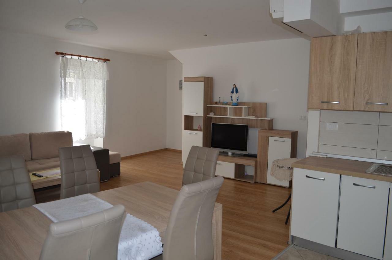 Apartment Michael Krk Town Eksteriør bilde