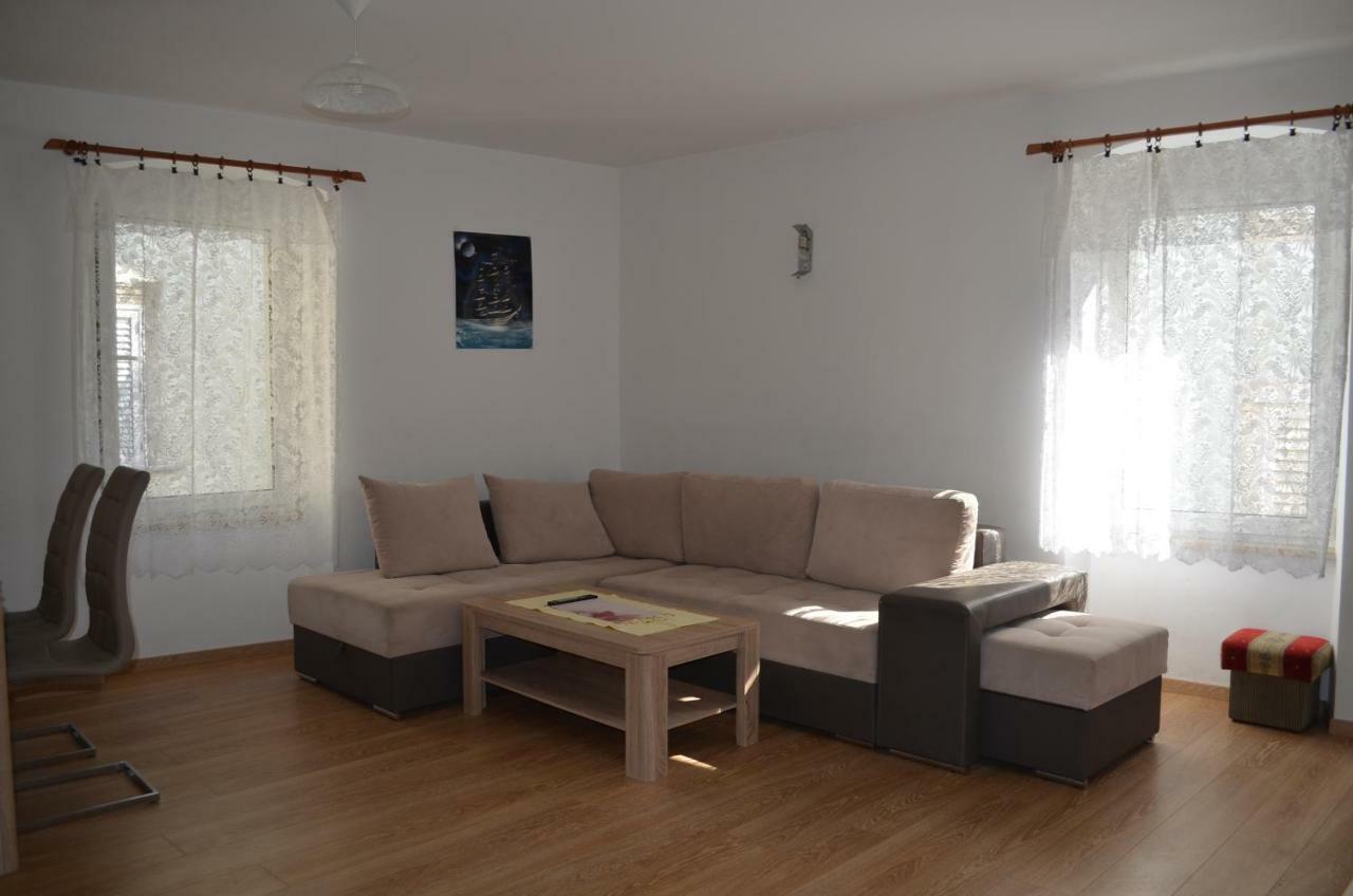 Apartment Michael Krk Town Eksteriør bilde